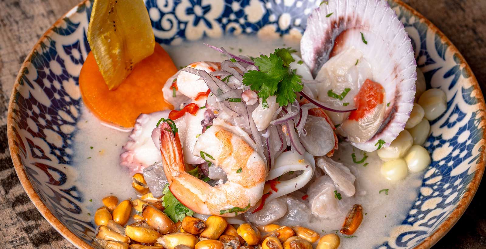 Receta de Ceviche Peruano Clásico: Leche de Tigre y Todo